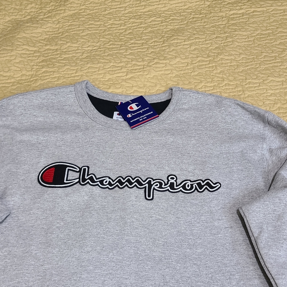 Champion large logo sweatshirt Size M